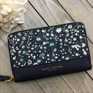 NWT MARC by Marc Jacobs zip phone wallet wristlet
